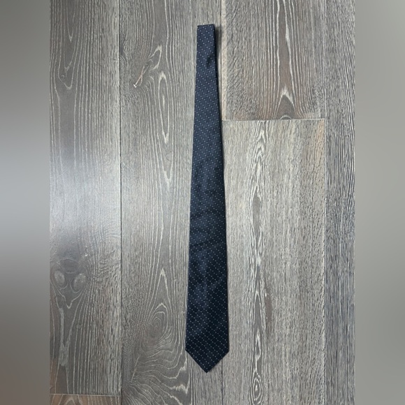 Tommy Hilfiger 100% Silk Navy with white polka dot men’s tie - Picture 3 of 7